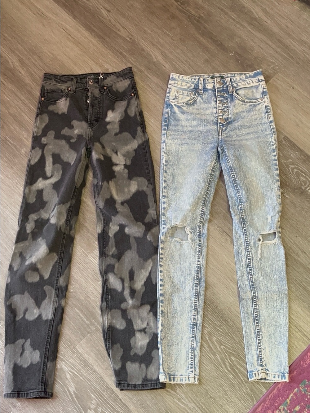 Bundle of High-Waist Jeans 00